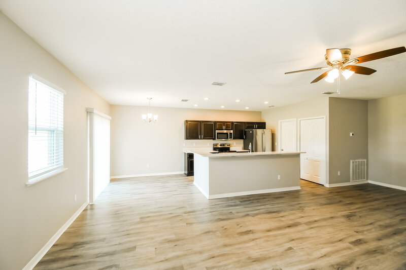 1,725/Mo, 10305 Magnolia Hills Dr Jacksonville, FL 32210 Living Room View 3