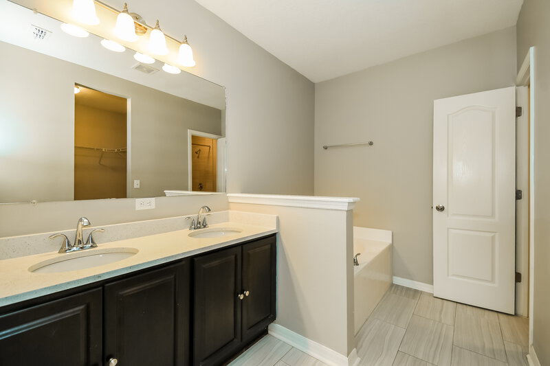 1,725/Mo, 10305 Magnolia Hills Dr Jacksonville, FL 32210 Main Bathroom View