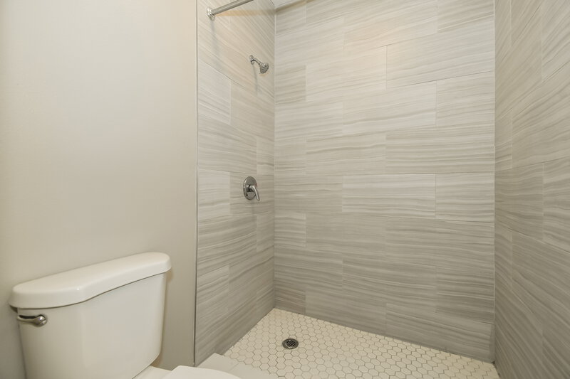 1,725/Mo, 10305 Magnolia Hills Dr Jacksonville, FL 32210 Main Bathroom View 2