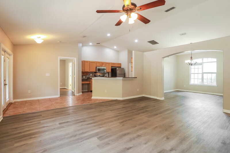 2,200/Mo, 1299 Summit Oaks Dr E Jacksonville, FL 32221 Living Room View