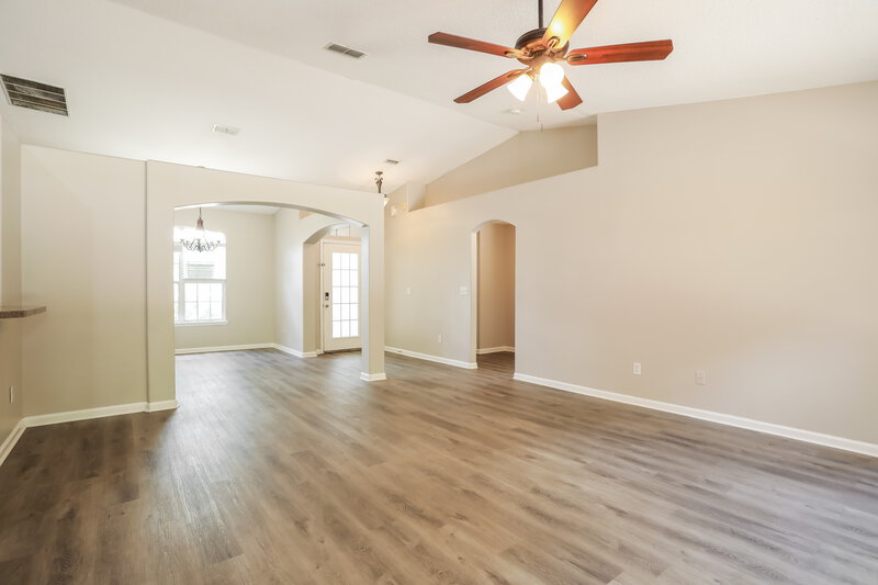 2,200/Mo, 1299 Summit Oaks Dr E Jacksonville, FL 32221 Living Room View 2