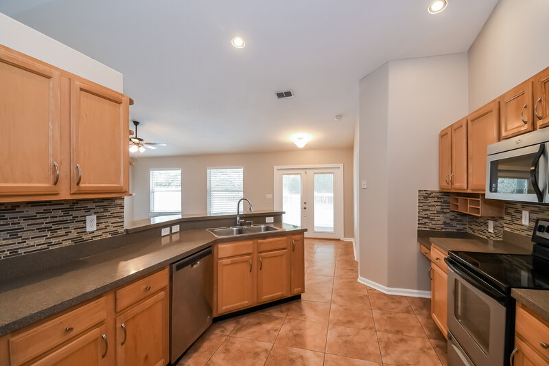 2,185/Mo, 1299 Summit Oaks Dr E Jacksonville, FL 32221 Kitchen View 2