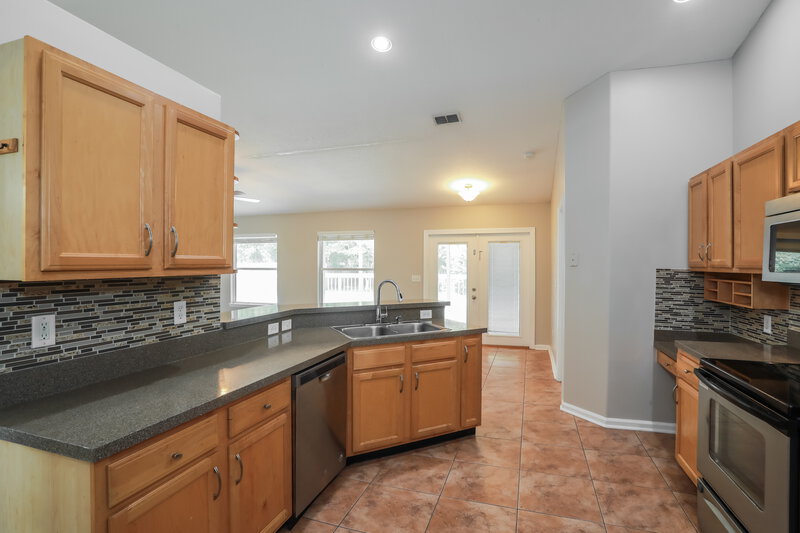 2,200/Mo, 1299 Summit Oaks Dr E Jacksonville, FL 32221 Kitchen View