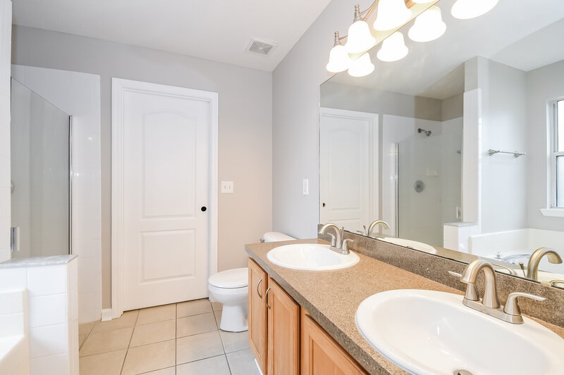 2,185/Mo, 1299 Summit Oaks Dr E Jacksonville, FL 32221 Bathroom View