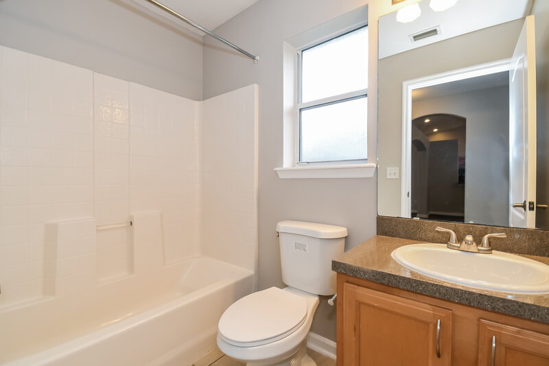 2,185/Mo, 1299 Summit Oaks Dr E Jacksonville, FL 32221 Bathroom View 2