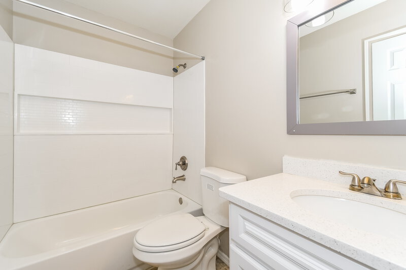 1,760/Mo, 8070 Marseilles Dr Jacksonville, FL 32277 Bathroom View