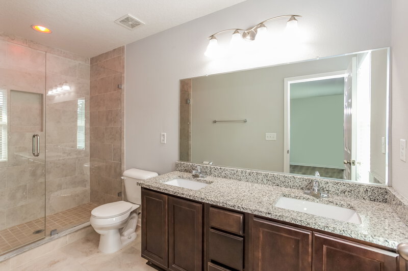 3,360/Mo, 8349 Highfield Ave Jacksonville, FL 32216 Main Bathroom View