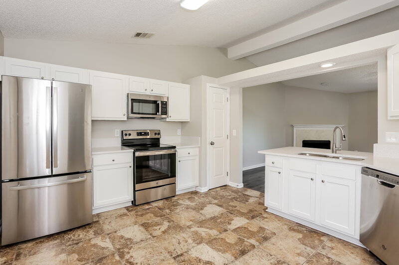 1,765/Mo, 7607 Ginger Tea Trl W Jacksonville, FL 32244 Kitchen View