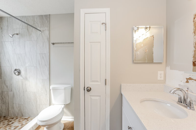 1,765/Mo, 7607 Ginger Tea Trl W Jacksonville, FL 32244 Main Bathroom View