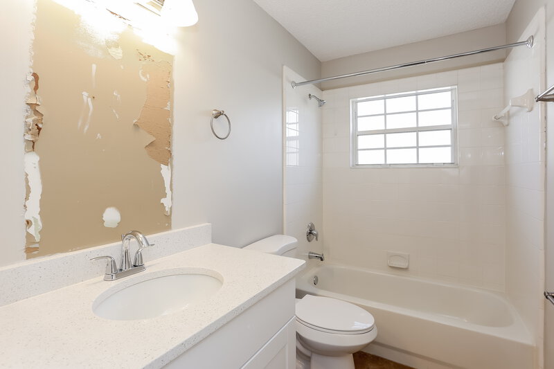 1,765/Mo, 7607 Ginger Tea Trl W Jacksonville, FL 32244 Bathroom View