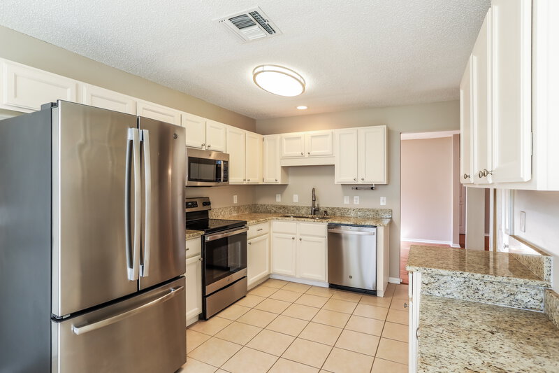 1,700/Mo, 8857 Spring Harvest Ln E Jacksonville, FL 32244 Kitchen View