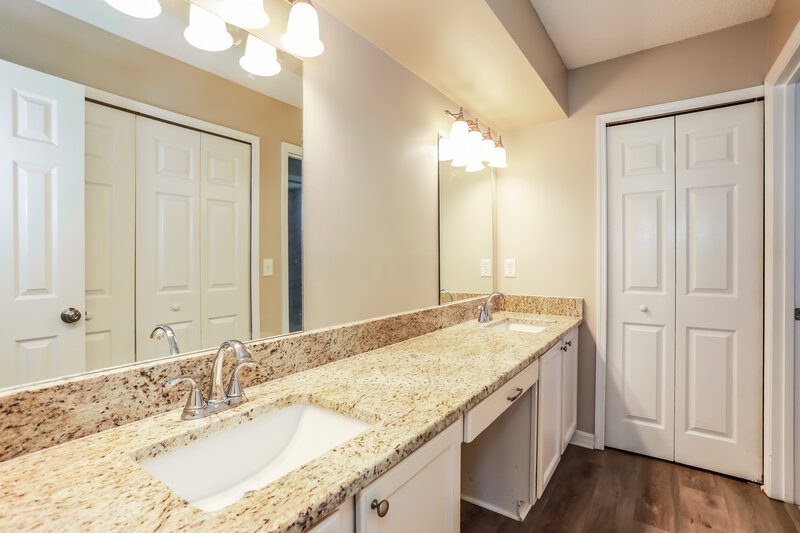 1,700/Mo, 8857 Spring Harvest Ln E Jacksonville, FL 32244 Main Bathroom View