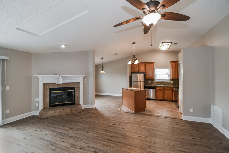 1,790/Mo, 8544 Moss Pointe Trl N Jacksonville, FL 32244 Living Room View 2