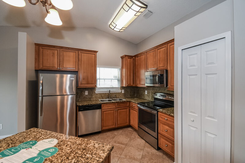 1,790/Mo, 8544 Moss Pointe Trl N Jacksonville, FL 32244 Kitchen View
