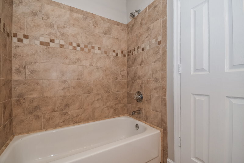 1,790/Mo, 8544 Moss Pointe Trl N Jacksonville, FL 32244 Bathroom View 2