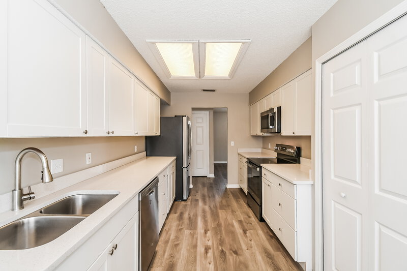 2,660/Mo, 8551 Chadwell Ct Jacksonville, FL 32244 Kitchen View 2