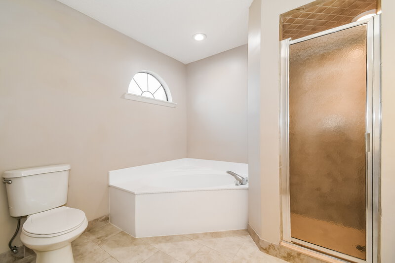 2,660/Mo, 8551 Chadwell Ct Jacksonville, FL 32244 Main Bathroom View 2