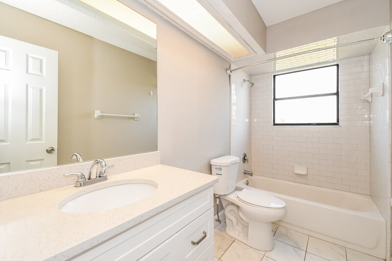 2,660/Mo, 8551 Chadwell Ct Jacksonville, FL 32244 Bathroom View