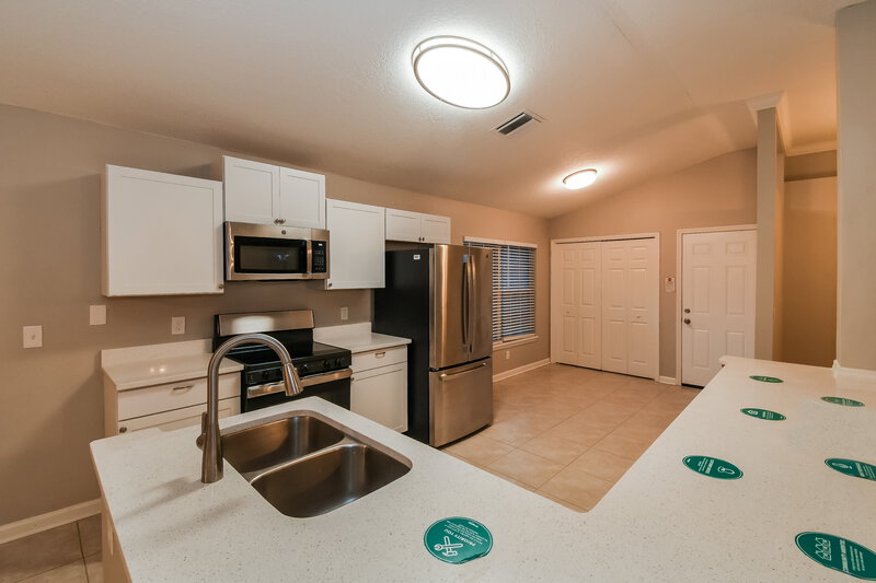 1,950/Mo, 7686 Spring Branch Ct Jacksonville, FL 32221 Kitchen View