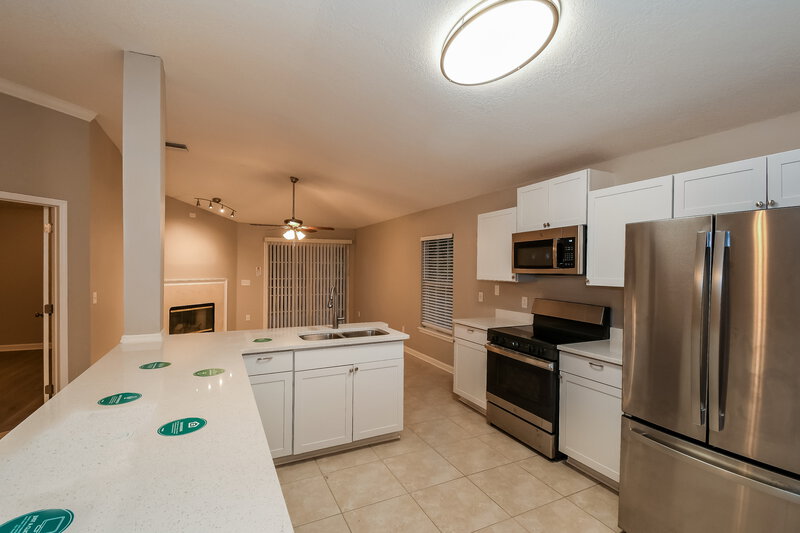 1,950/Mo, 7686 Spring Branch Ct Jacksonville, FL 32221 Kitchen View 2