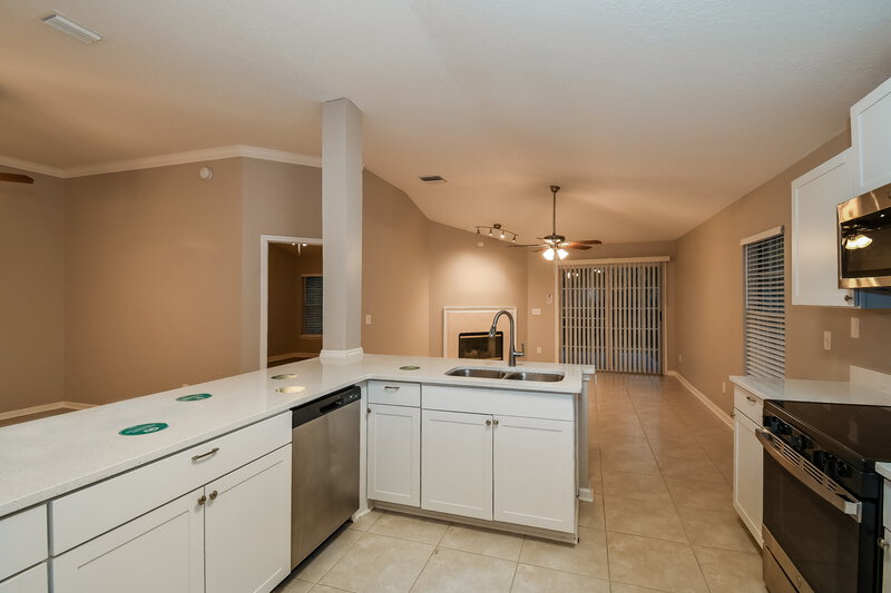 1,950/Mo, 7686 Spring Branch Ct Jacksonville, FL 32221 Kitchen View 3
