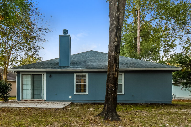 1,950/Mo, 7686 Spring Branch Ct Jacksonville, FL 32221 Rear View