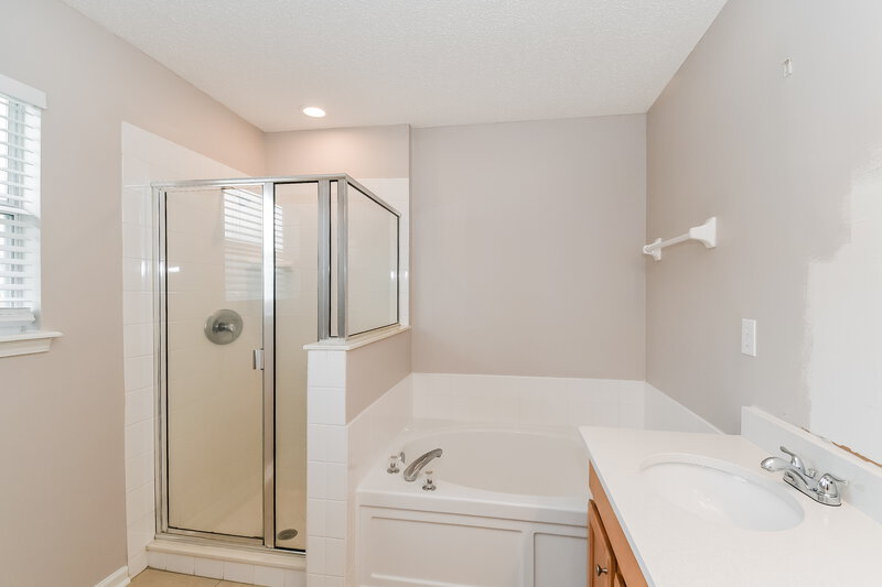 2,050/Mo, 228 Prince Phillip Dr Saint Augustine, FL 32092 Main Bathroom View 2