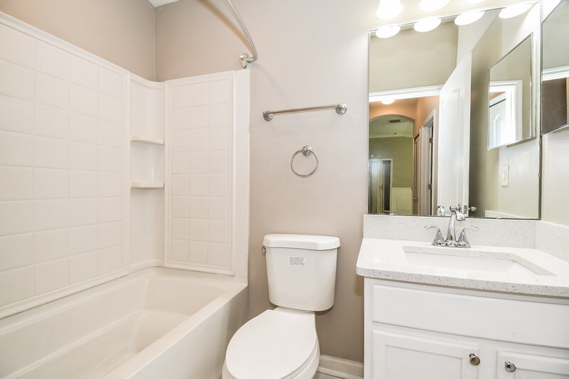 1,940/Mo, 12568 White Cedar Trl Jacksonville, FL 32226 Main Bathroom View 2
