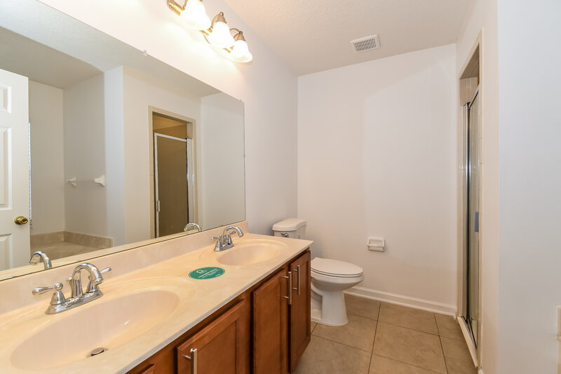 2,010/Mo, 2533 Spring Pond Jacksonville, FL 32221 Main Bathroom View