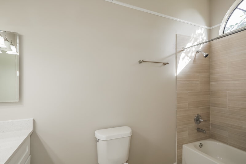 2,095/Mo, 4142 Cransley Pl Jacksonville, FL 32257 Main Bathroom View