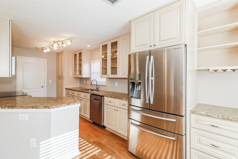 2,005/Mo, 421 Mackenzie Cir Saint Augustine, FL 32092 Kitchen View 2