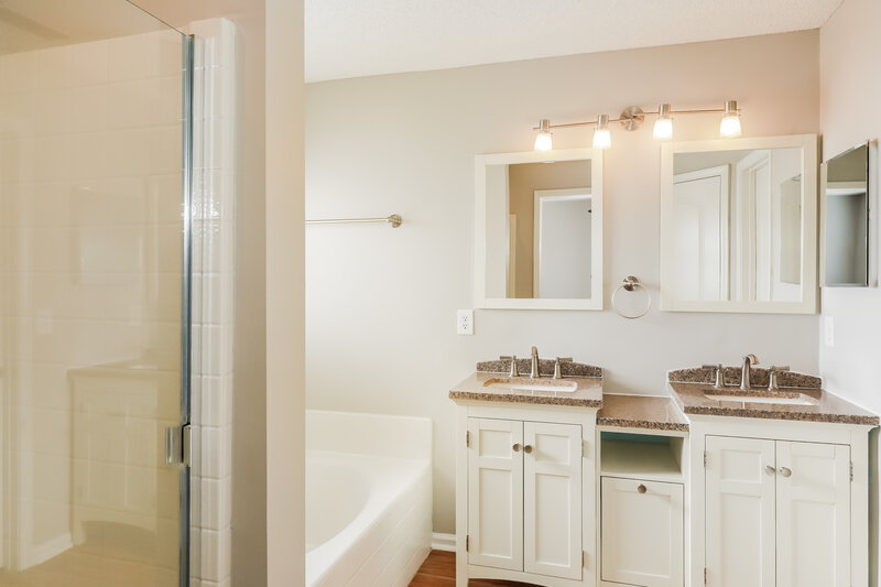 2,005/Mo, 421 Mackenzie Cir Saint Augustine, FL 32092 Main Bathroom View