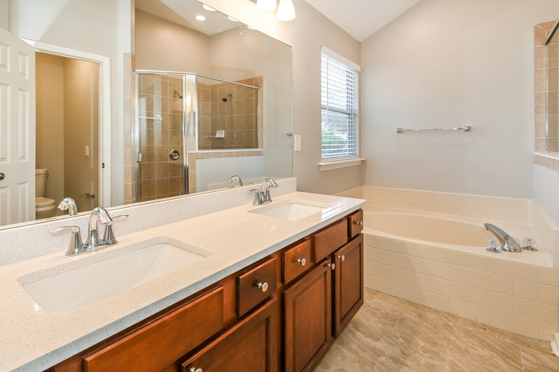 2,325/Mo, 1572 Timber Trace Dr St Augustine, FL 32092 Main Bathroom View