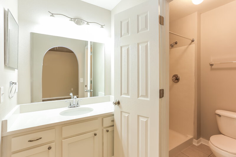 1,980/Mo, 3467 Net Ct Jacksonville, FL 32277 Main Bathroom View