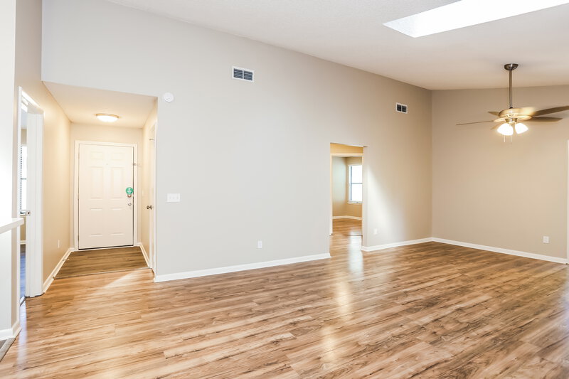 1,630/Mo, 8781 Pinevalley Ln Jacksonville, FL 32244 Living Room View