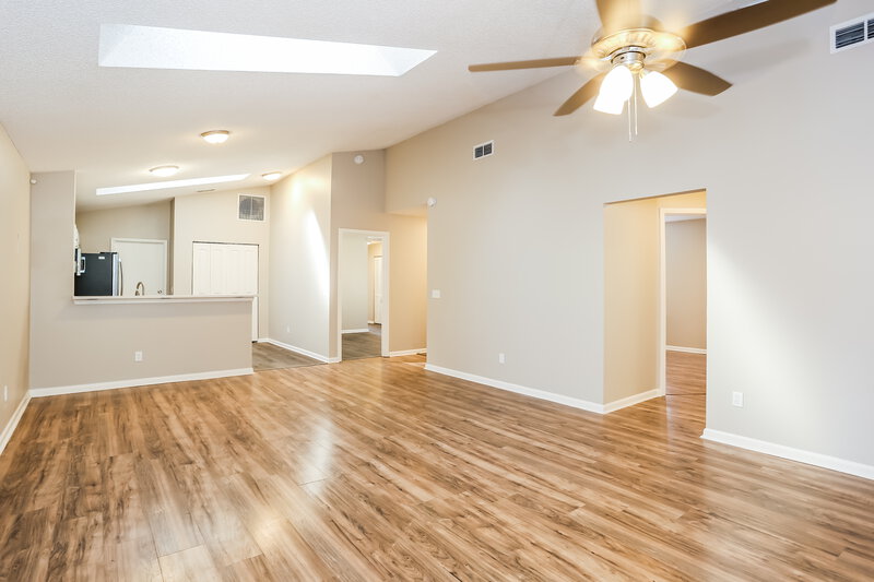 1,630/Mo, 8781 Pinevalley Ln Jacksonville, FL 32244 Living Room View 2