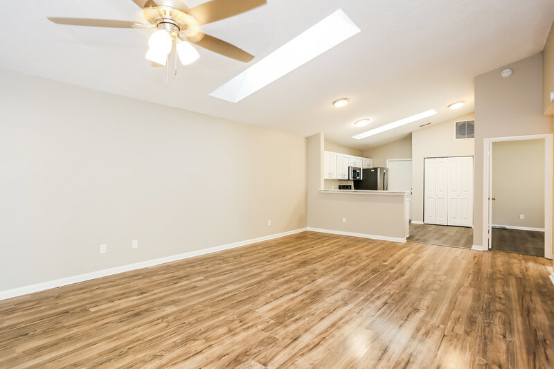 1,630/Mo, 8781 Pinevalley Ln Jacksonville, FL 32244 Living Room View 3
