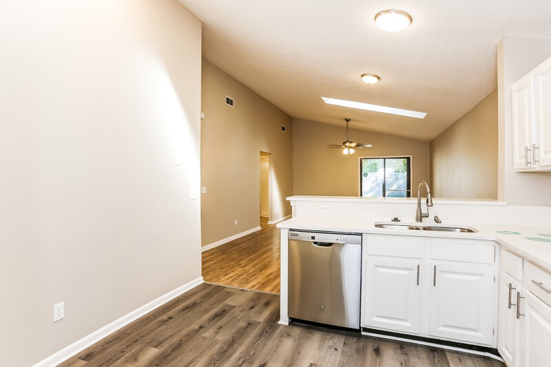 1,630/Mo, 8781 Pinevalley Ln Jacksonville, FL 32244 Dining Room View
