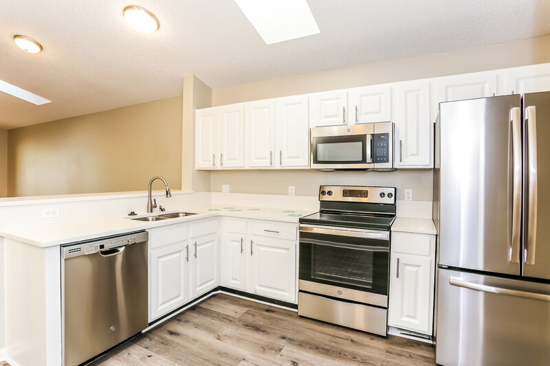1,630/Mo, 8781 Pinevalley Ln Jacksonville, FL 32244 Kitchen View 2