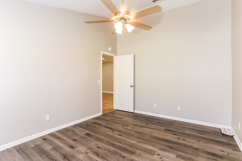 1,630/Mo, 8781 Pinevalley Ln Jacksonville, FL 32244 Main Bedroom View 2
