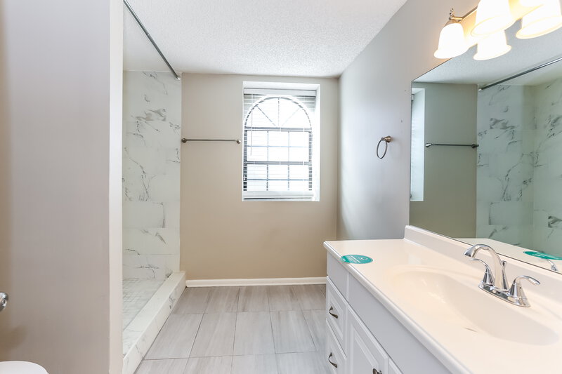 1,630/Mo, 8781 Pinevalley Ln Jacksonville, FL 32244 Main Bathroom View