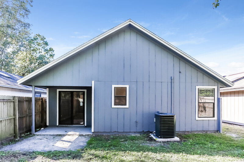 1,630/Mo, 8781 Pinevalley Ln Jacksonville, FL 32244 Rear View