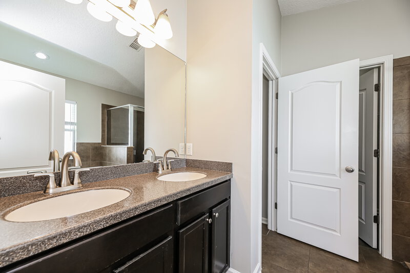 2,120/Mo, 1672 Night Owl Trl Middleburg, FL 32068 Main Bathroom View