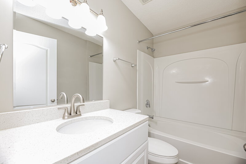 2,120/Mo, 1672 Night Owl Trl Middleburg, FL 32068 Bathroom View