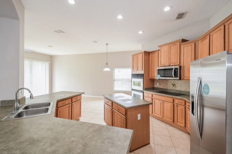 2,425/Mo, 3285 Highland Mill Ln Orange Park, FL 32065 Kitchen View 2