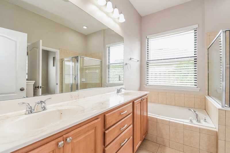 2,425/Mo, 3285 Highland Mill Ln Orange Park, FL 32065 Main Bathroom View