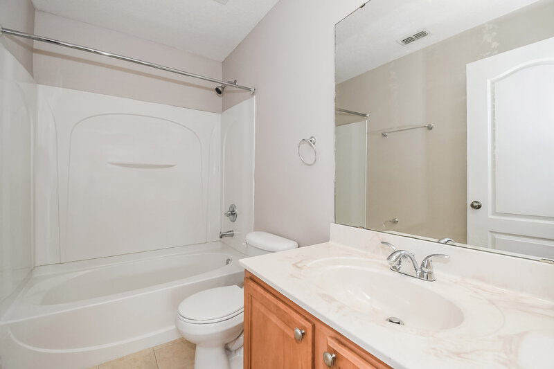 2,425/Mo, 3285 Highland Mill Ln Orange Park, FL 32065 Bathroom View 2