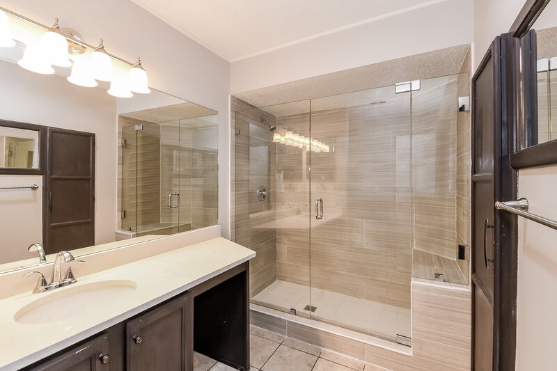 2,125/Mo, 3333 Yucatan Pl Jacksonville, FL 32225 Main Bathroom View