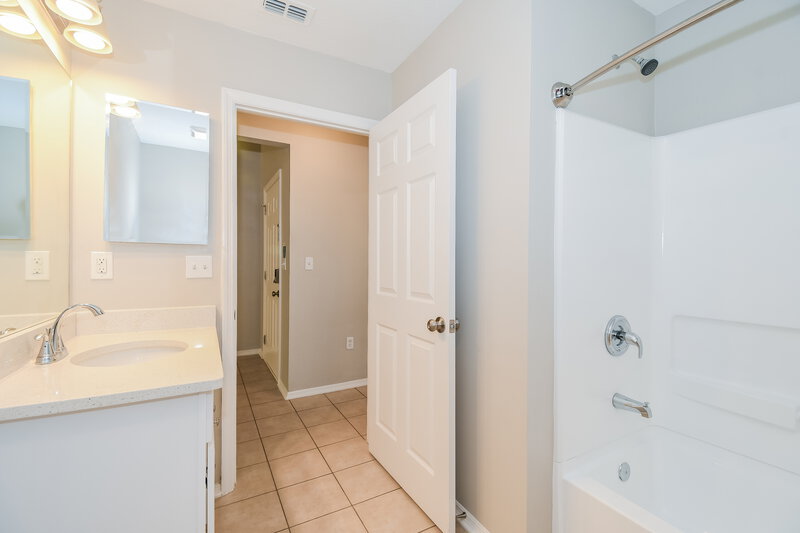 1,845/Mo, 7532 Lirope St Jacksonville, FL 32244 Bathroom View