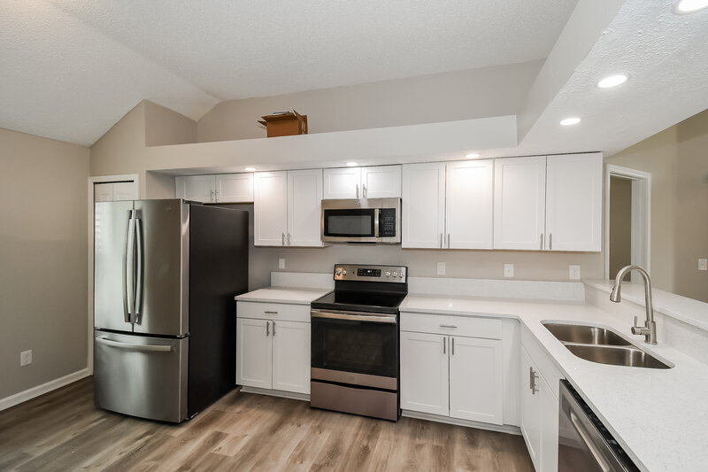 1,805/Mo, 12668 Black Angus Dr Jacksonville, FL 32226 Kitchen View 2